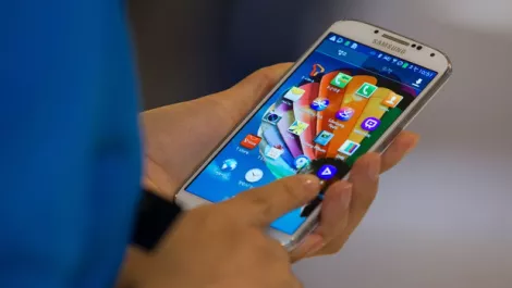 Samsung stock wiped following slow S4 sales