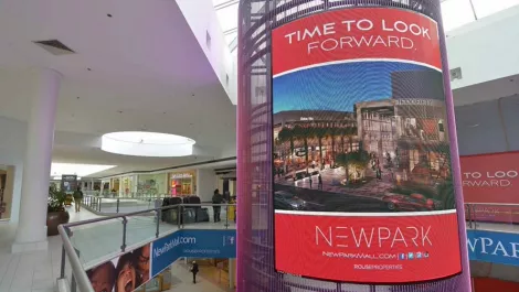 LED digital signage gets its curve on in Californian mall