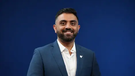 NZ-trained pilot hailed as hero after being stabbed on Israel-bound Flydubai flight